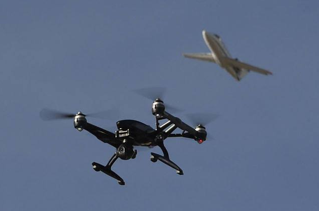 兩會聲音 近年來無人機意外頻出 需立法遏制 “黑飛”(圖1)