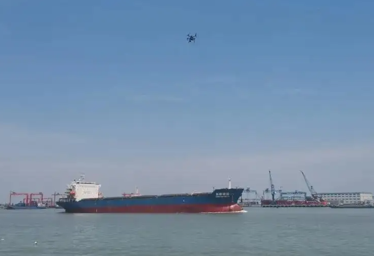 深圳海事局利用無人機監(jiān)測船舶大氣污染物排放(圖1) 深圳海事局利用無人機監(jiān)測船舶大氣污染物排放(圖1)