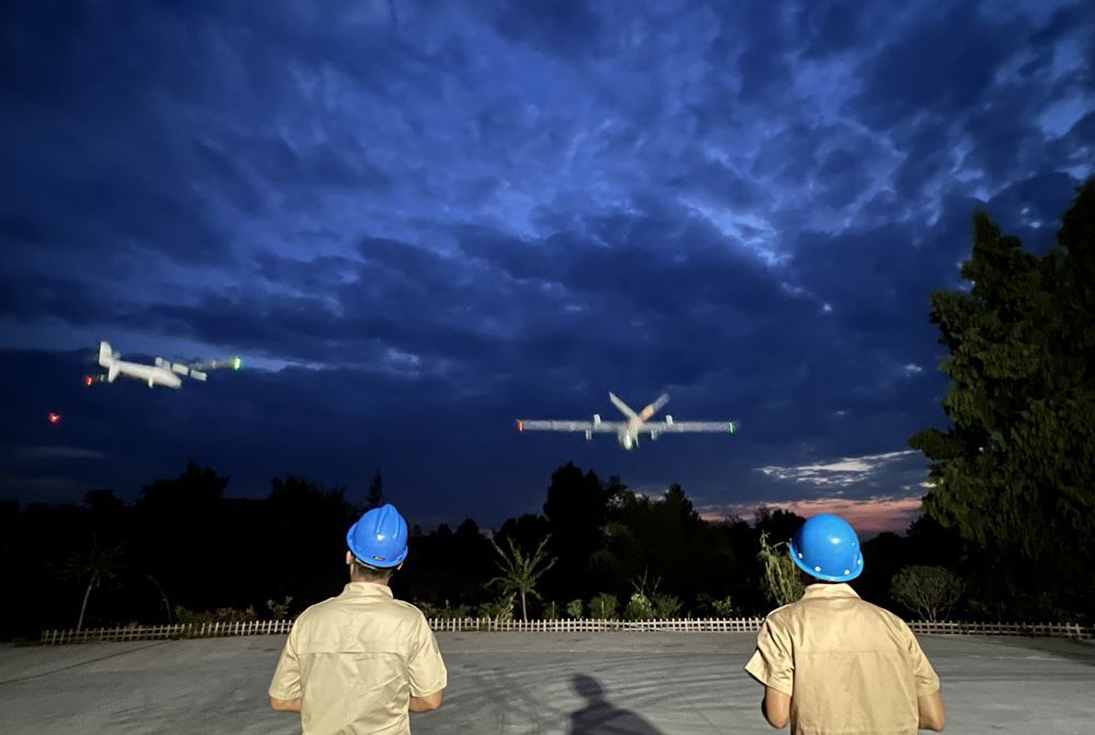 重慶開展無人機巡檢防山火 確保供電安全(圖1) 重慶開展無人機巡檢防山火 確保供電安全(圖1)