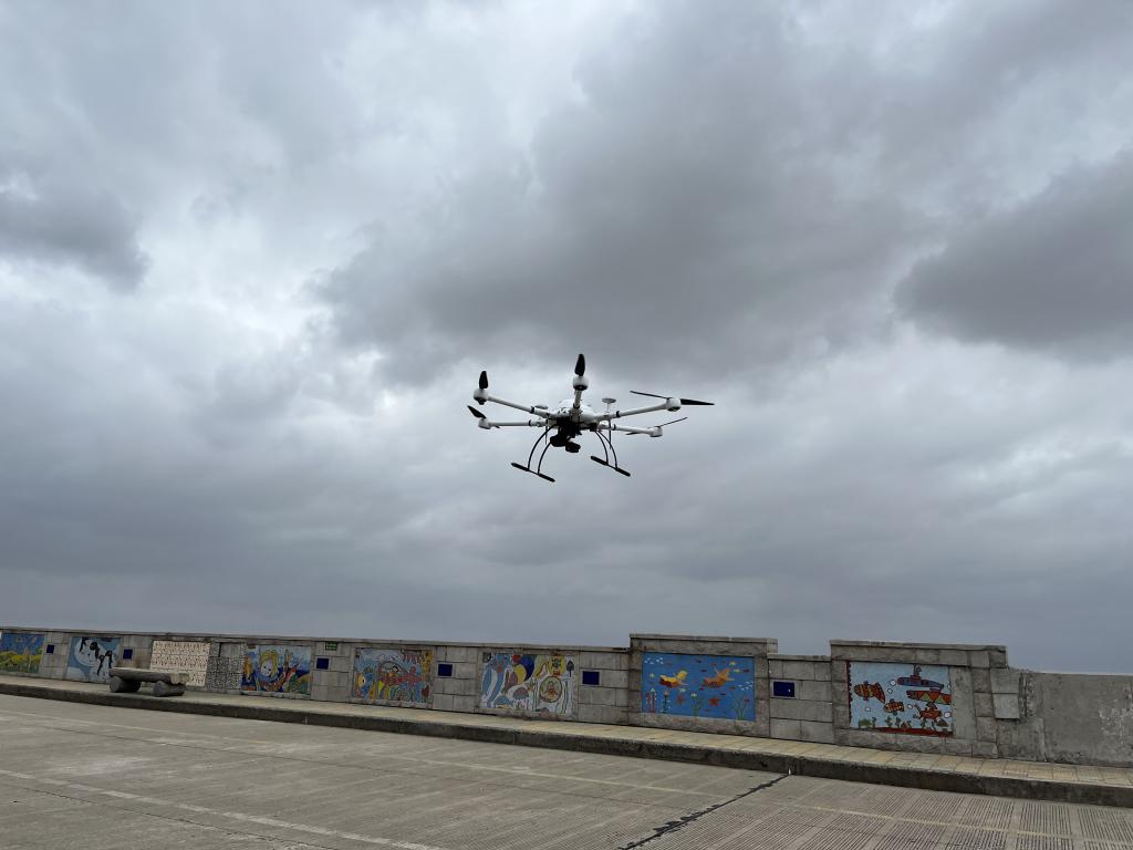 奉賢公安啟用無人機(jī)巡邏應(yīng)對(duì)臺(tái)風(fēng)來襲(圖1)