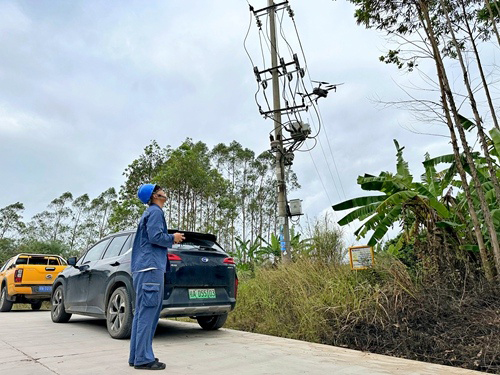 無(wú)人機(jī)巡檢助力廣西欽州電網(wǎng)安全運(yùn)行(圖1)