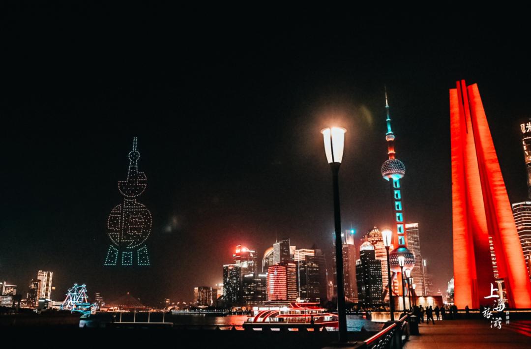 數百架光影無人機亮相黃浦江、蘇州河交匯處(圖3) 數百架光影無人機亮相黃浦江、蘇州河交匯處(圖3)