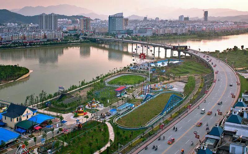 修水縣41臺秸稈禁燒巡航無人機正式“上崗”(圖1) 修水縣41臺秸稈禁燒巡航無人機正式“上崗”(圖1)