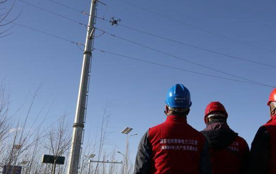 青海首次利用無人機(jī)進(jìn)行智能化配網(wǎng)集中巡檢(圖1) 青海首次利用無人機(jī)進(jìn)行智能化配網(wǎng)集中巡檢(圖1)