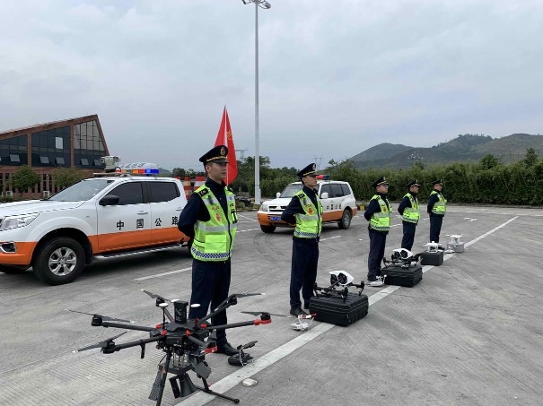 無(wú)人機(jī)24小時(shí)保障京珠北、樂(lè)廣北高速春運(yùn)出行順暢(圖1)